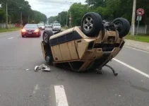 motorista perde controle e carro capota na Via Dutra