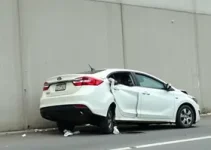 motorista bate carro na Via Dutra